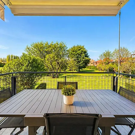 Apartment Golf -